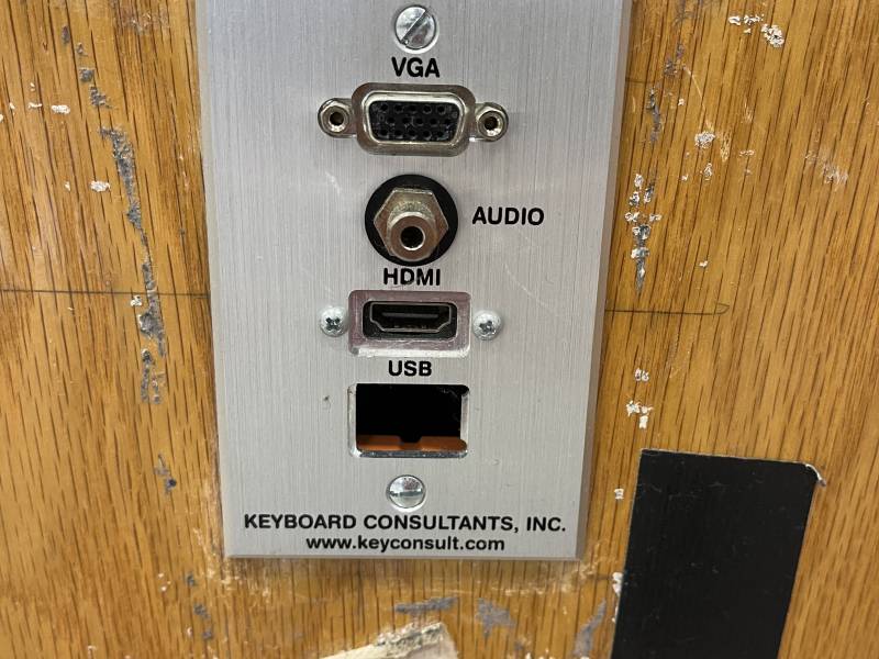 stage_box.jpg stage_box.jpg